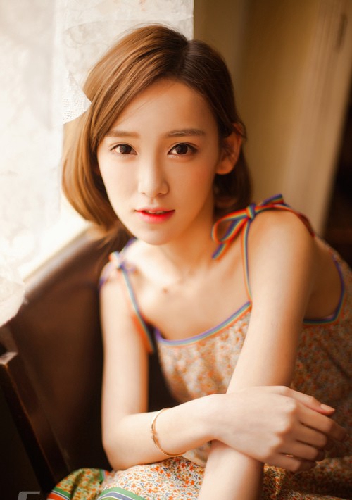 清纯妹子演绎唯美翘臀家居私房