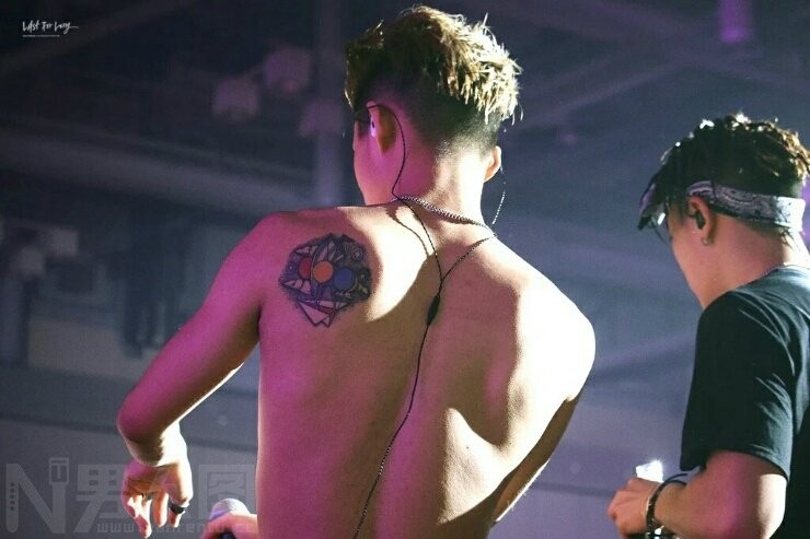 IKON϶ӳ𺫱ݳϰ㸹д