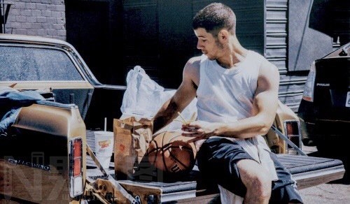 ˹NickJonas