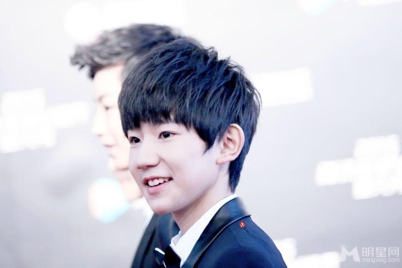 TFBOYSԴɫװͼƬ  ΢Ц˰