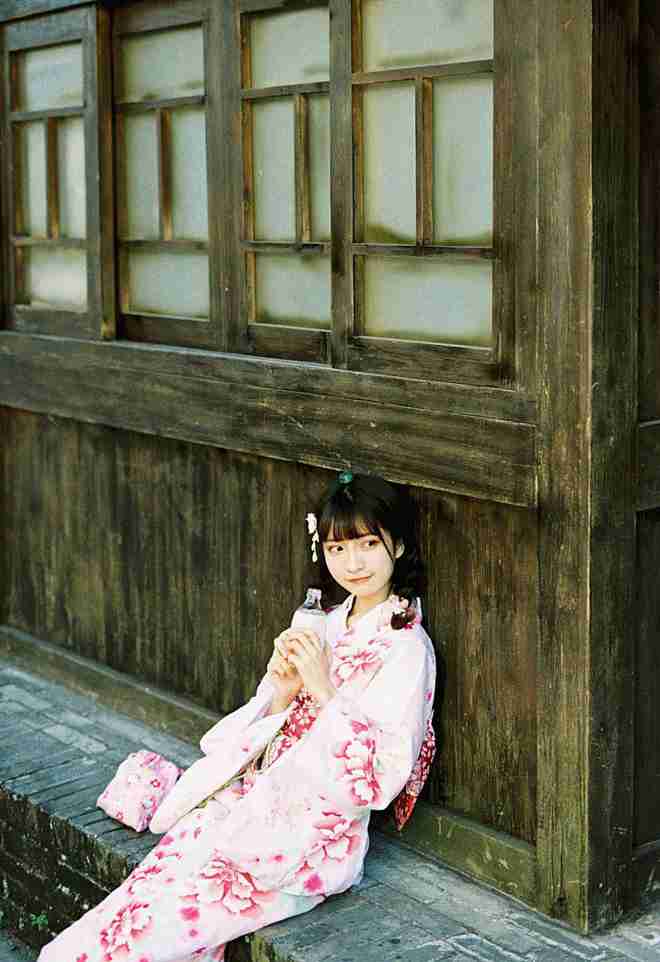 漂亮人妇性感写真