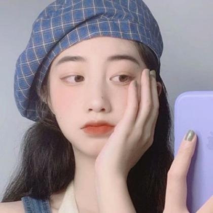 漂亮美眉怼脸自拍姿势女生头像霸气超拽